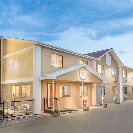 Super 8 By Wyndham Ривертон Экстерьер фото